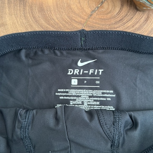 Nike - Picture 5 of 6